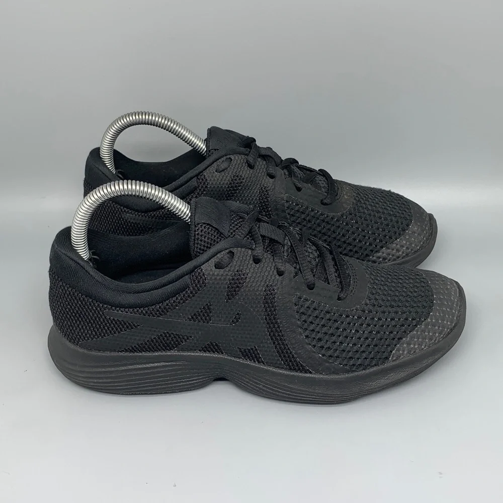 Nike Revolution 4 Black Running Shoes 943309-004 Youth 6Y Women's Sz 7.5‎